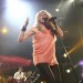 Paulina Rubio cantando con mucha energia