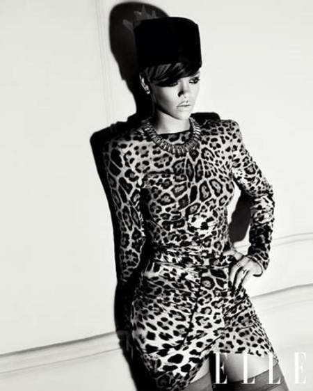 Rihanna con minivestido chic estampado de leopardo