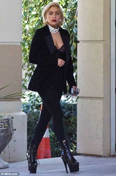 lady gaga vestida de negro