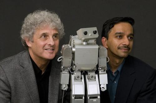 Morphy el Robot Social con investigadores