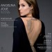 Cautivadora, Angelina Jolie, posa con la espalda descubierta para mostrar tres de sus tatuajes