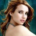 Emma Roberts posando