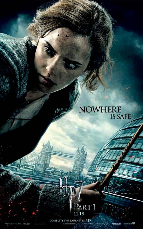 Emma Watson posando con una fiera mirada y poca iluminación en uno de los pósters para promocionar el nuevo film de Harry Potter.