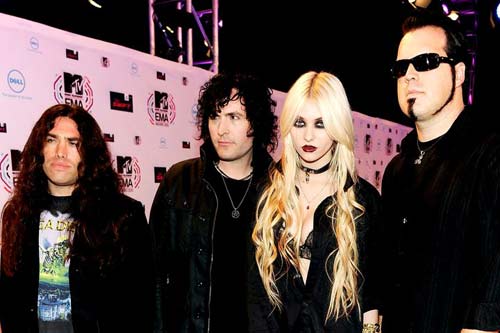 Todos los miembros de The Pretty Reckless atendieron la reciente entrega EMA de la cadena MTV en Madrid, España.