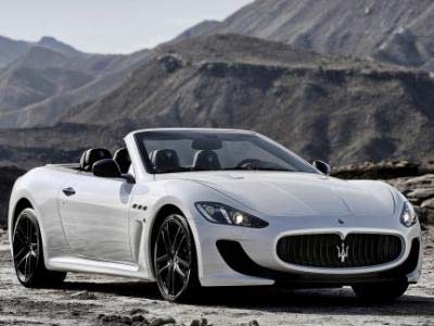 Lujo del Maserati GranCabrio MC