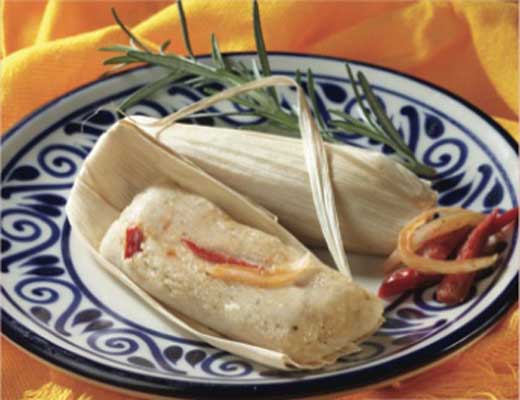 Tamales con rajas y queso