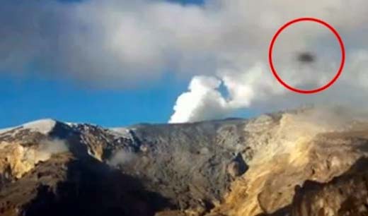 Ovni sobre volcán nevado del ruiz en Colombia