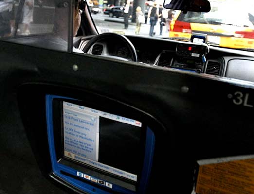 Taxi con televisión u ordenador